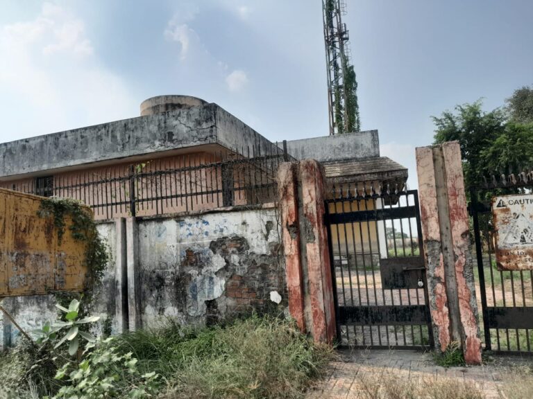 *बदहाली का दंश झेलता दूर संचार केंद्र बबुरा