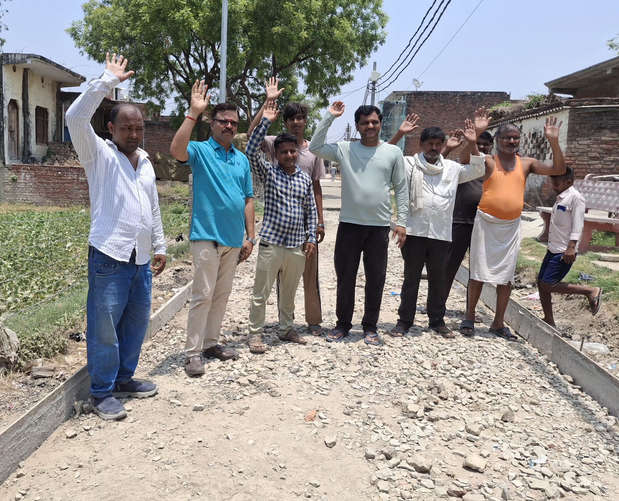 भ्रष्टाचार की भेंट चढ़ा सड़क निर्माण, क्षुब्ध सभासदों ने कार्य रोका