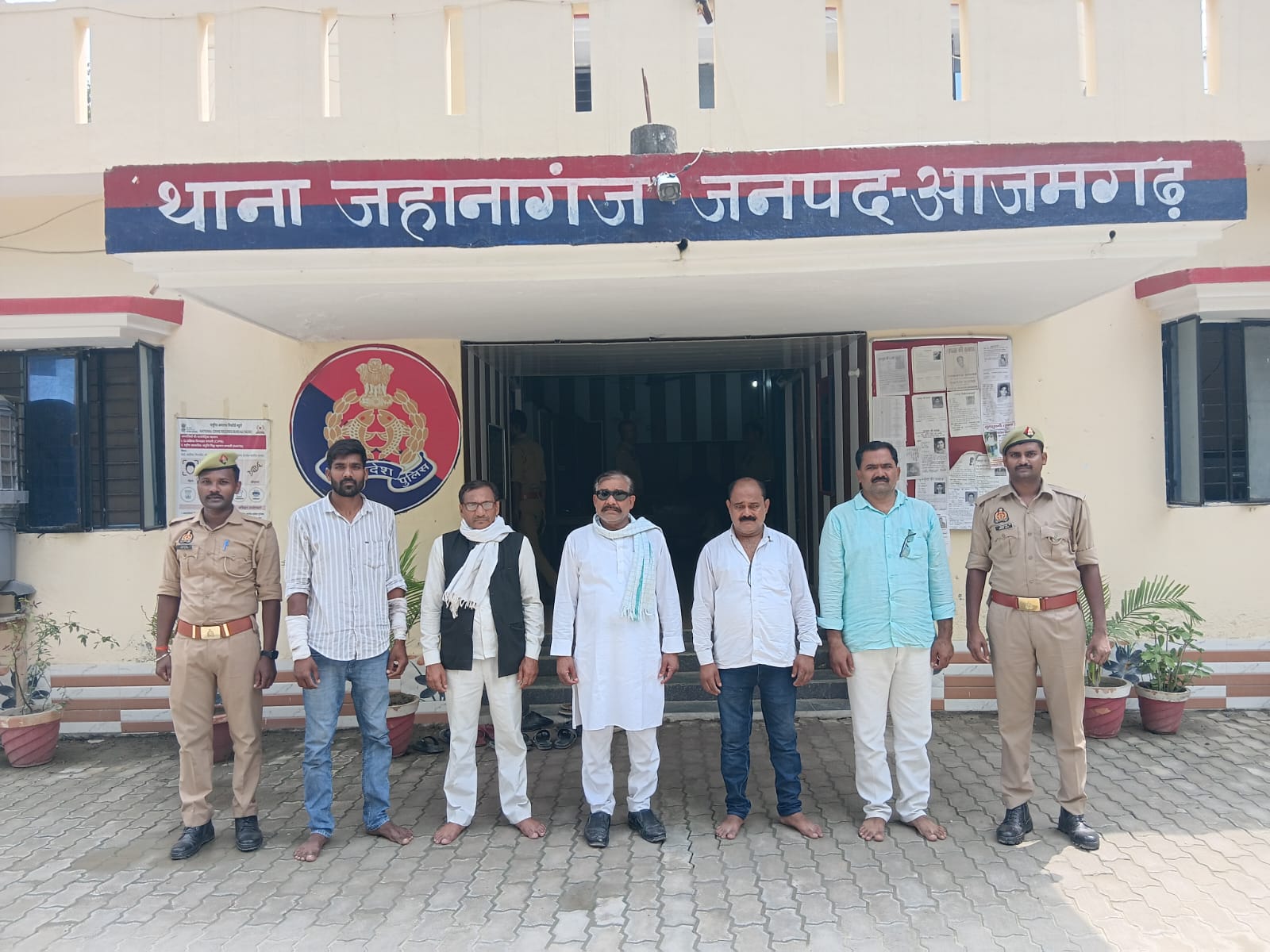 आजमगढ़ पुलिस की बड़ी कार्रवाई, जमीन विवाद में प्राणघातक हमला करने वाले पांच अभियुक्त गिरफ्तार