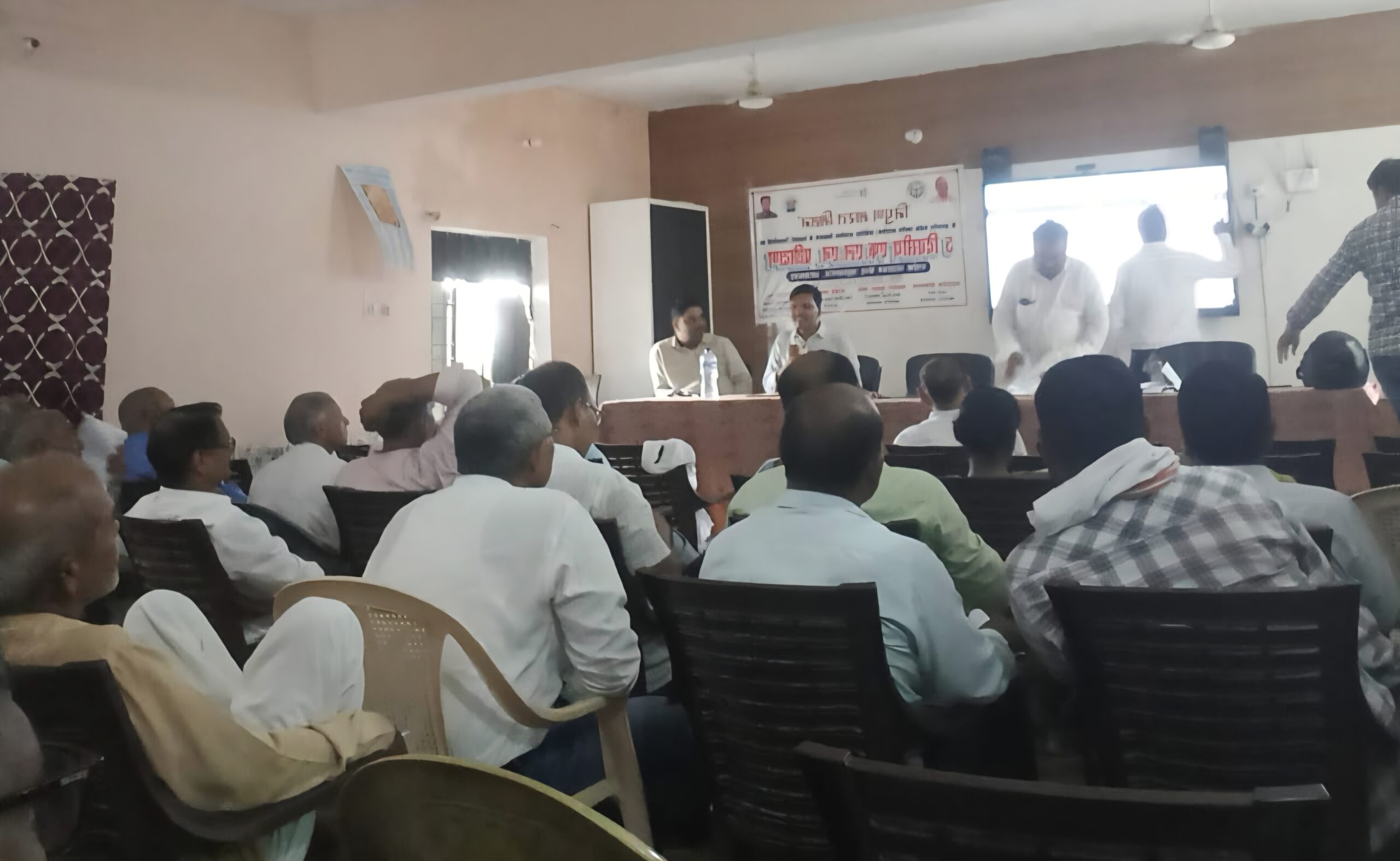 जहानागंज बीआरसी पर बुनियादी गणितीय अवधारणा और शिक्षक संदर्शिका पर चर्चा के साथ एफएलएन प्रशिक्षण का तीसरा दिन संपन्न