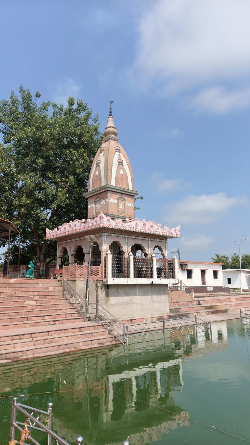 आरटीआई में लापरवाही पर बड़ी कार्रवाई: महराजगंज के ईओ पर सूचना आयोग ने ठोका जुर्माना, विभागीय जांच के आदेश